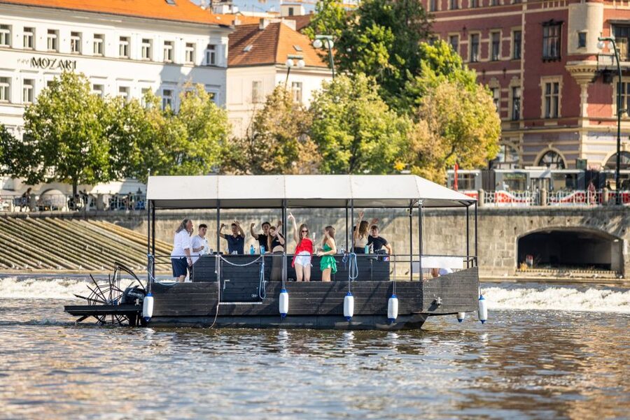 Prague: Private Cycle Boat River Tour with Beer or Prosecco - Booking details that matter