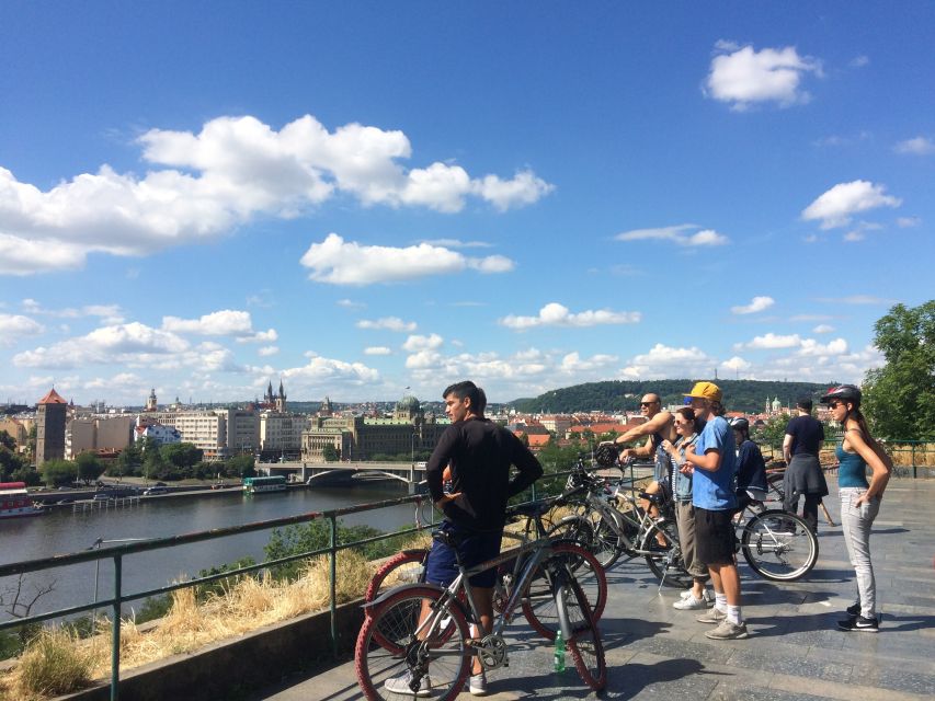Prague: Stunning Viewpoints, Castle, City & Park Bike Tour - Key points at a glance
