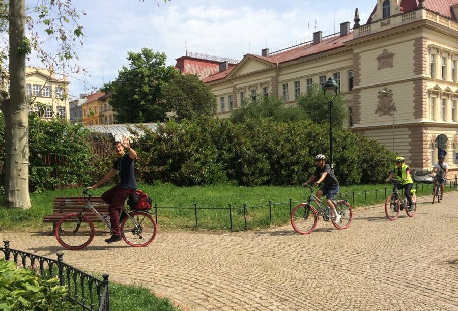 Prague: Stunning Viewpoints, Castle, City & Park E-Bike Tour - Key points at a glance