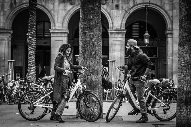 Private Barcelona E-Bike Photography Tour - From Columbus to the edge of the harbor