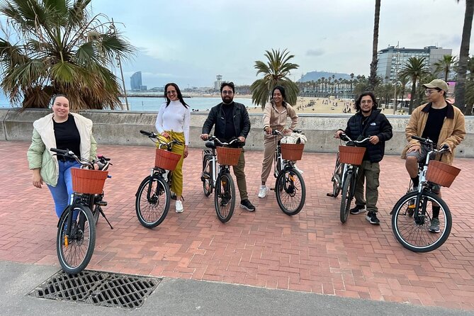 Private Bike Tours - Customizable Route, Top Barcelona Highlights - What the guides add to the ride