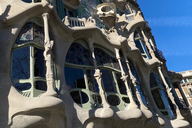 Private discovery bike tour of Barcelona - Passeig de Gràcia and the Block of Discord