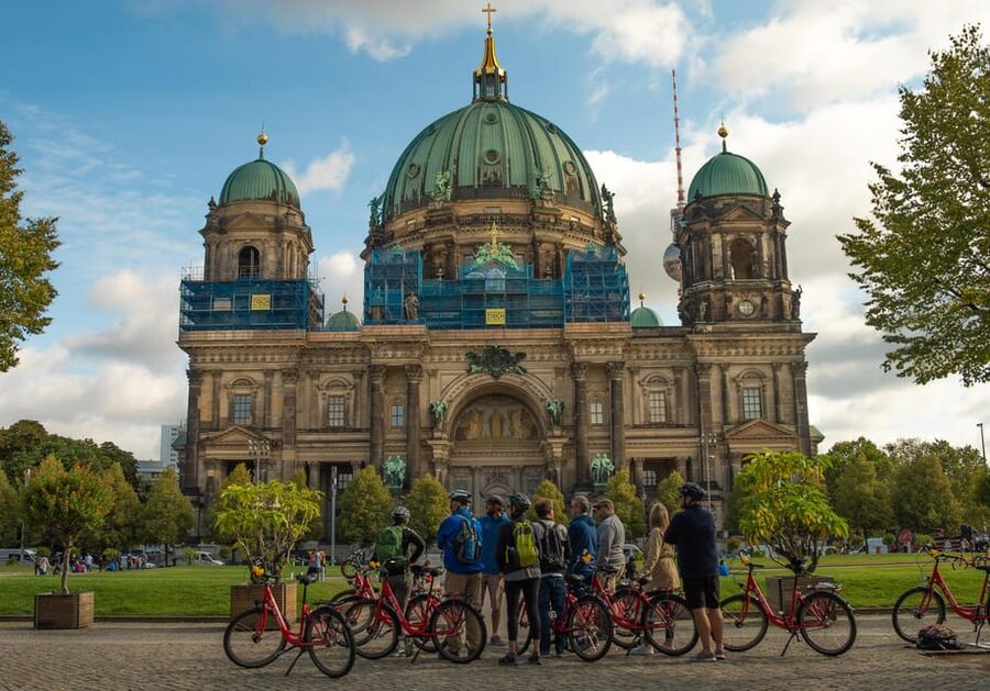 Private Highlights of Berlin Bike Tour - Checkpoint Charlie and the mechanics of escape