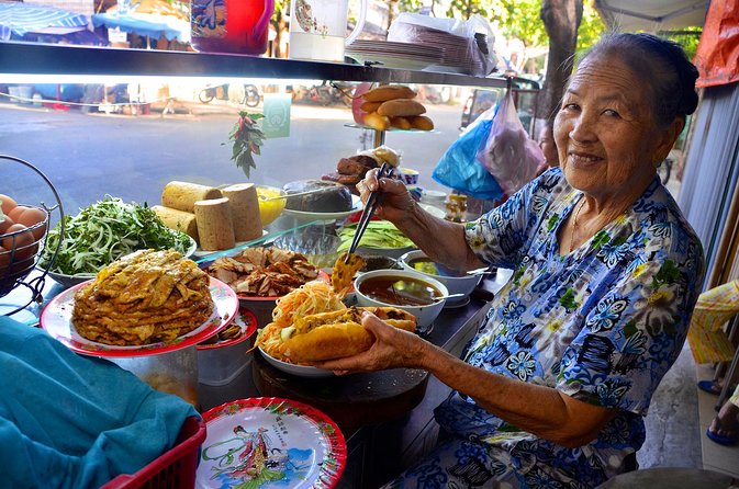 Private Hoi An Evening Food Tastings Tour by Bike - Why this Hoi An food tour works best at twilight