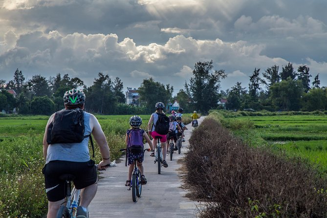 Private Hoi An Evening Food Tastings Tour by Bike - Tra Que Vegetable Village and the first proper meal