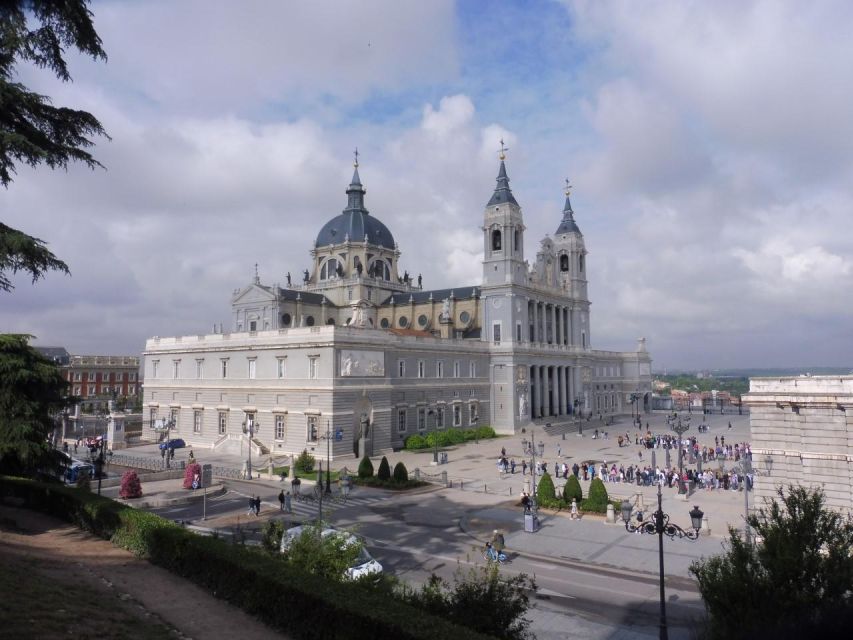 Private Madrid Bike Tour | Exclusive Guided Tour | From 30€ - Central Madrid by Bicycle