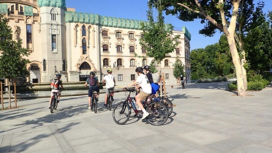 Private Madrid Bike Tour | Exclusive Guided Tour | From 30€ - Retiro Park: The Tour’s Green Pause