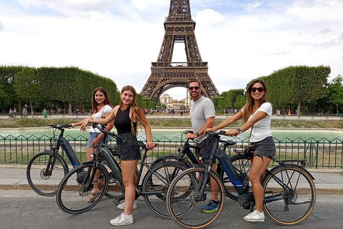 Private Paris E-bike city highlights tour - The exhibition buildings and Place de la Concorde
