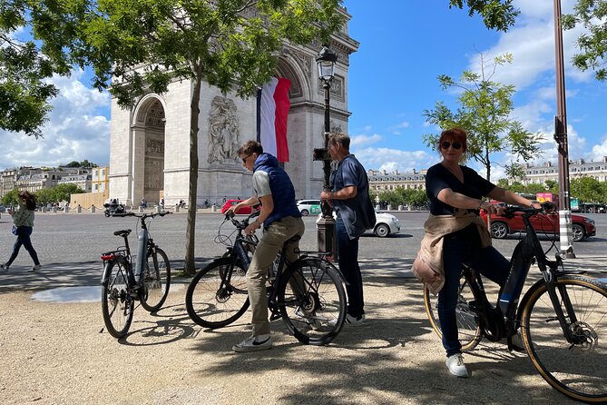 Private Paris E-bike city highlights tour - Along the Champs-Elysées to the Arc de Triomphe