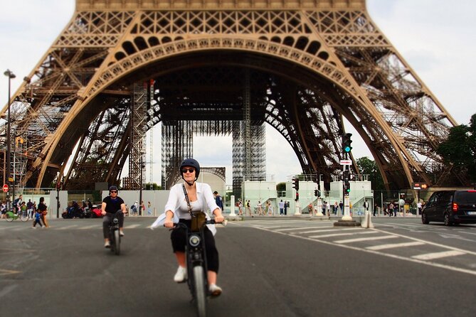 Private Paris electric bike ride with video - Invalides, Grand Palais, and Place de la Concorde