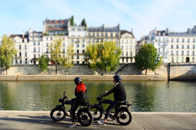 Private Paris electric bike ride with video - What the guide adds to the experience