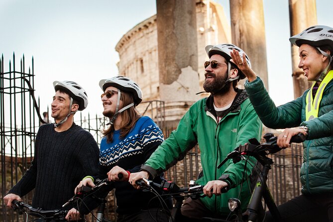 Private Rome City Bike Tour with quality Cannondale EBike - Piazza Venezia and the Roman Forum road