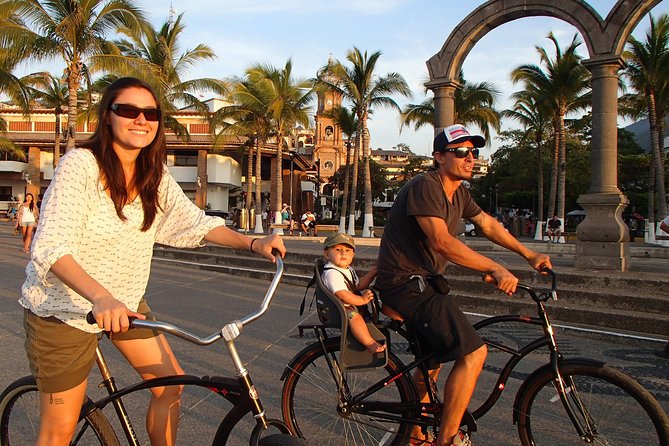 Private Tour in El Malecon Boardwalk Bike Ride - Riding the Malecon for art, stories, and city views