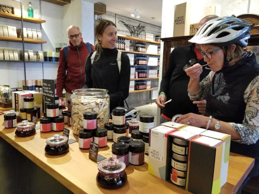 Quebec City: Ile d'Orléans Guided E-Bike Tour with Tastings - Maple and berry farms near the start