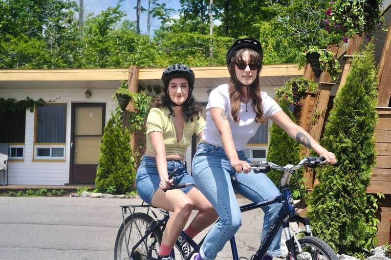 Quebec City - Tandem Bike Rental on Ile d'Orléans - How a tandem bike changes the day