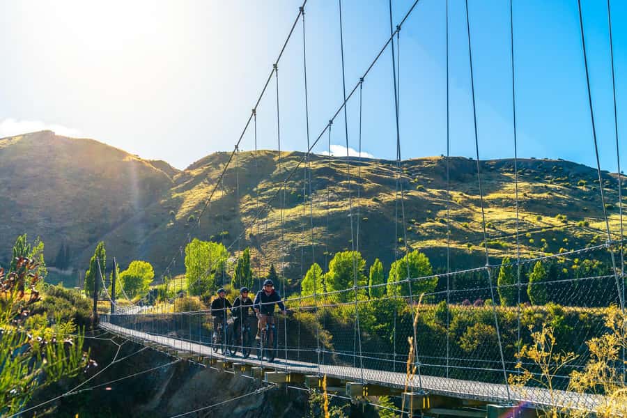 Queenstown: Self-Guided Bike Ride on the Arrow Bridges Trail - Practical packing advice for a cool start and warm finish