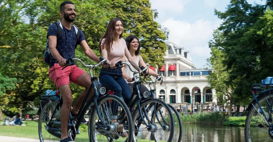 Rent a bike in Amsterdam | 1, 2, 3+ hours - Why a rental bike fits Amsterdam so well