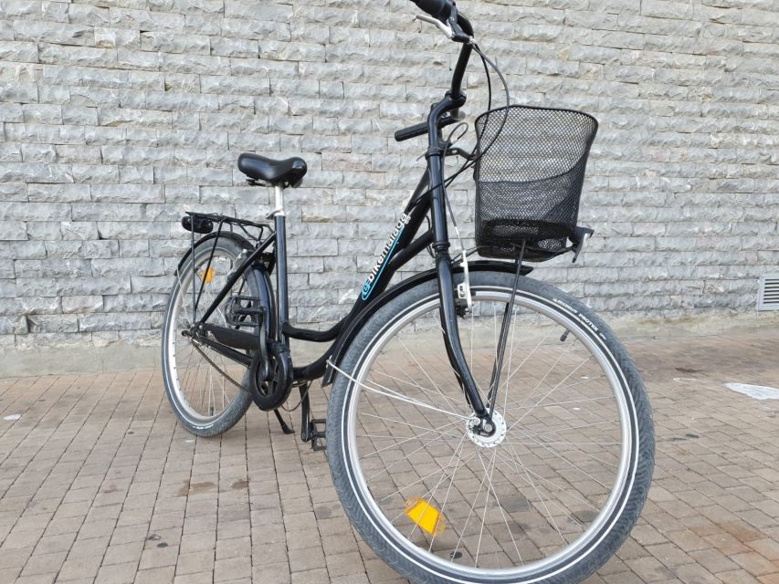 Rent a bike in Malaga - Picking up your bike on Calle Casas de Campos