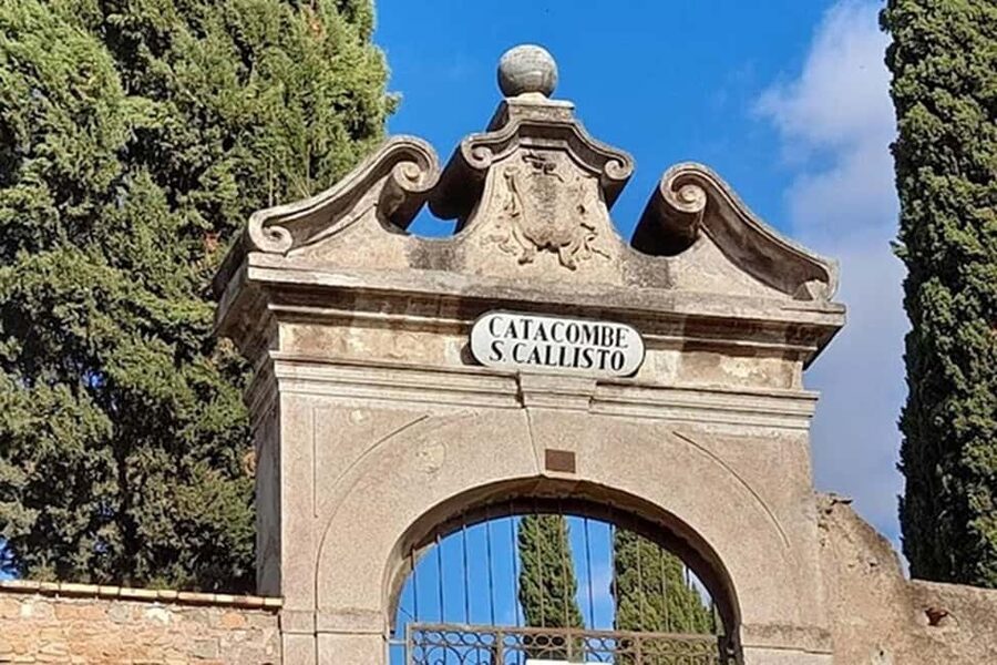 Roma: DELUXE Appian Way Bike Tour, Catacombs Visit & Lunch - Baths of Caracalla and the return to Rome
