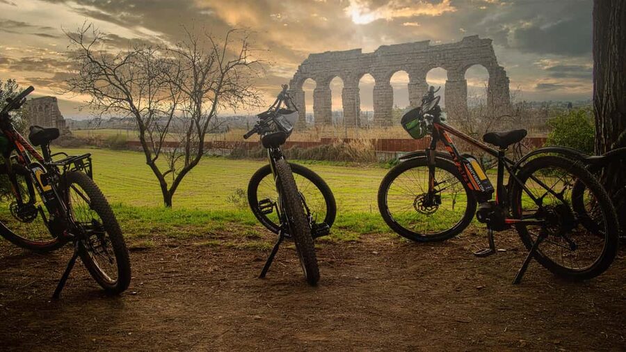 Roma: DELUXE Appian Way Bike Tour, Catacombs Visit & Lunch - Why the Appian Way is such a good Rome bike ride