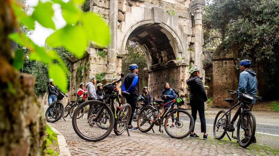 Rome: Appian Way Aqueducts Bike Tour (UPG Catacombs & Lunch) - From the city walls to Porta San Sebastiano