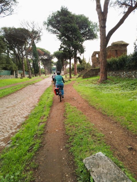 Rome: Appian Way & Catacomb Sunset E-bike Tour with Aperitif - What the guides add to the experience