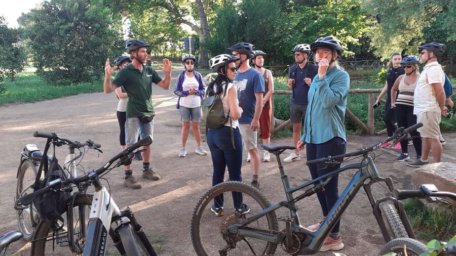 Rome: Appian Way E-Bike Tour Catacombs, Aqueducts & Picnic - Who should book this ride