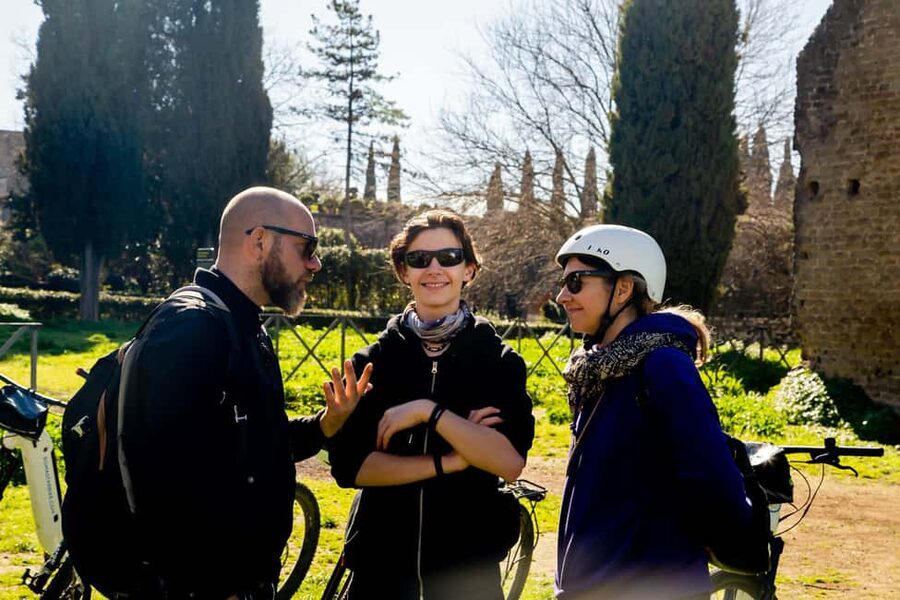 Rome: Appian Way Underground Catacombs Bike Tour with Lunch - Key points to know before you book