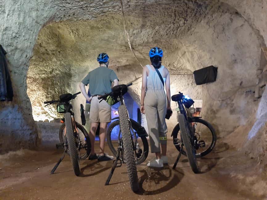 Rome: Appian Way Underground Catacombs Bike Tour with Lunch - Meeting the group near Via dei SS. Quattro