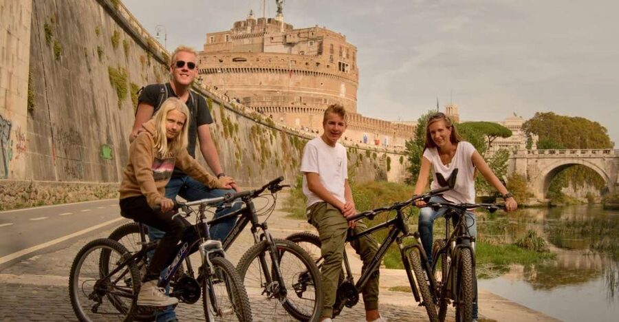 Rome: Bike Rental 4-hours - Electric bikes, child seats, and comfort