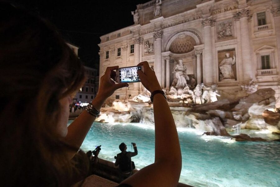 Rome: Cannondale E-Bike Evening Tour with Optional Dinner - Piazza Venezia and the final ride past the ruins
