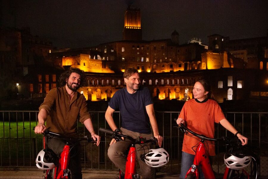 Rome: Cannondale E-Bike Evening Tour with Optional Dinner - The Colosseum and Imperial Forums at sunset