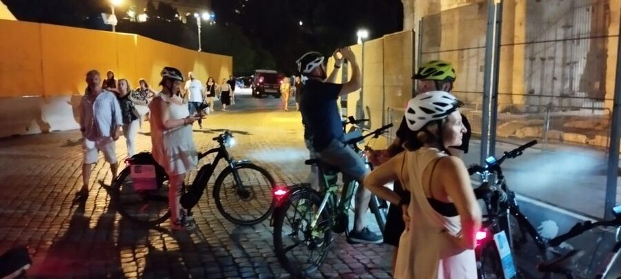 Rome: Guided eBike Evening Tour with italian Aperitif - Trevi Fountain and the Quirinal area