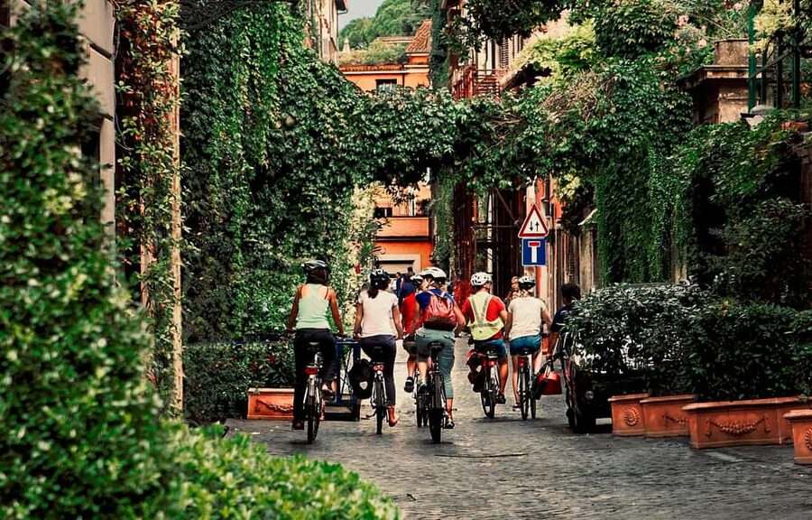 Rome: Panoramic Off-the-beaten-track Cannondale E-Bike tour - Starting near the Colosseum at Via Labicana