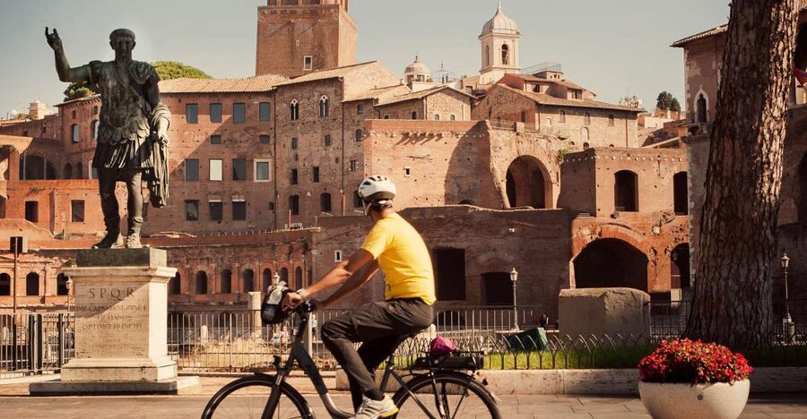 Rome: Private Half-Day Bike Tour with E-bike - The morning route through ancient and central Rome