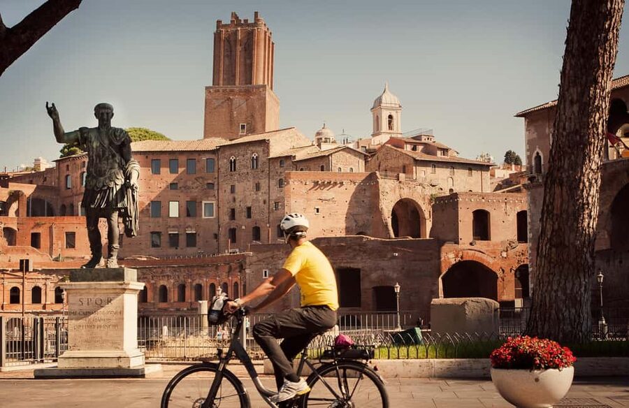 Rome: Top Highlights & Hidden Gems Tour by Cannondale E-Bike - Piazza Venezia and the city’s grand center