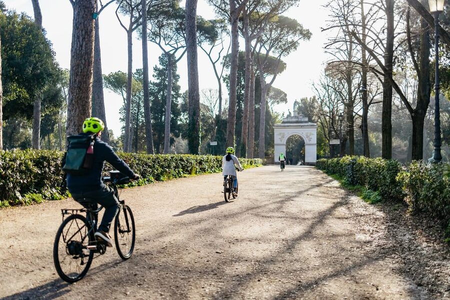 Rome: Villa Borghese, Villa Ada, and Coppedè E-Bike Tour - What the guides add to the ride
