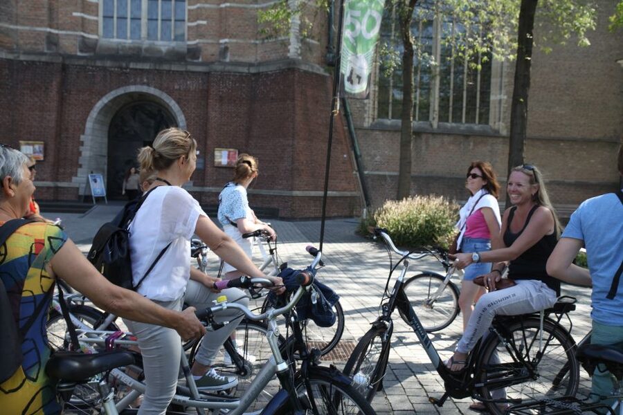Rotterdam: 2.5-Hour Highlights Bike Tour - Parks, museums, and a coffee break