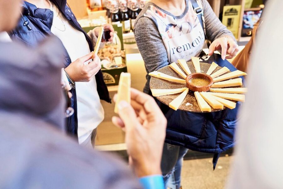Rotterdam: Food Tour by Bike - Architecture, public art, and stories between bites