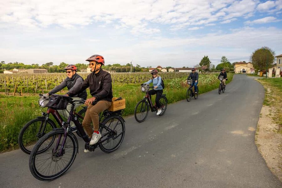 Saint Emilion Wine and Bike Tour - Riding through Saint-Émilion and Pomerol