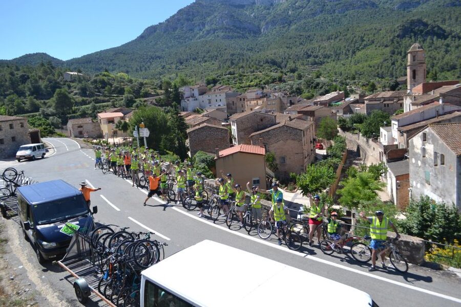 Salou: Easy Bike Tour with Wine Tasting - Leaving Salou for the Priorat hills