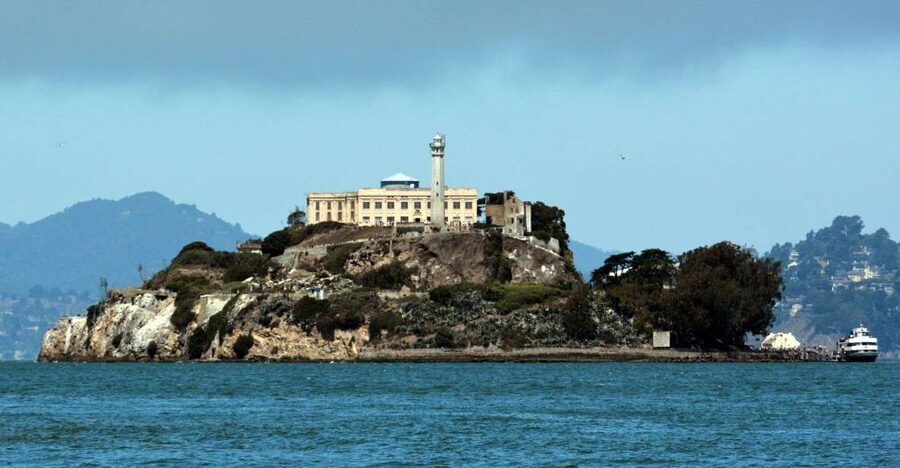 San Francisco: Alcatraz Island & Bike Rental - Alcatraz begins with an assigned ferry time