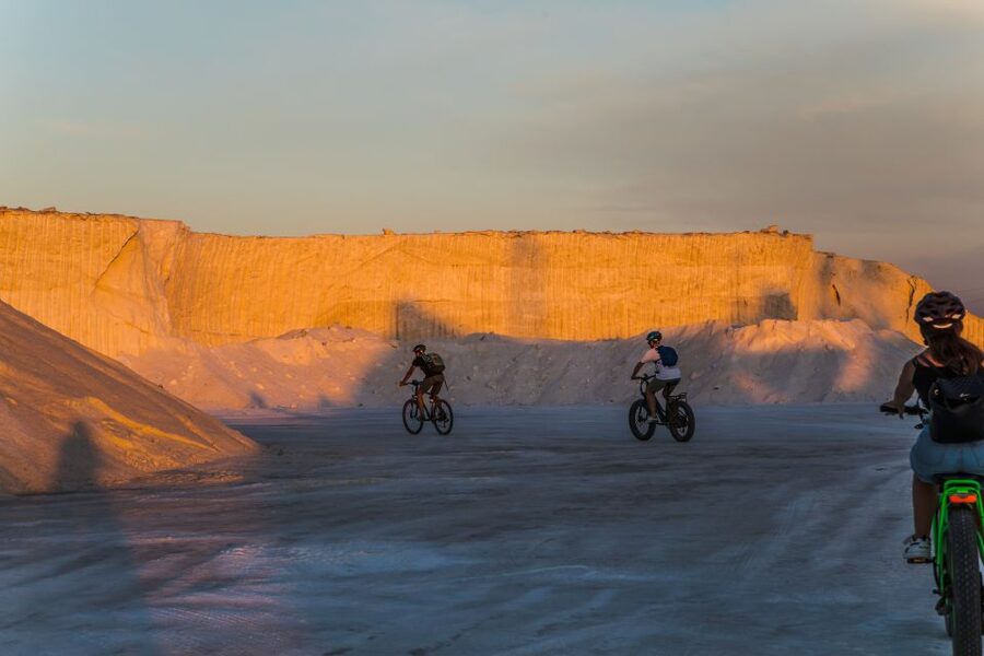 Sant'Antioco: Guided E-Bike Excursion at Sunset - Languages, group size, and guide style