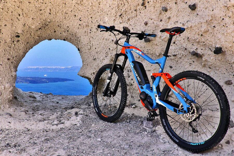 Santorini: Electric Mountain Bike Adventure - Perivolos and Perissa: a volcanic beach warm-up