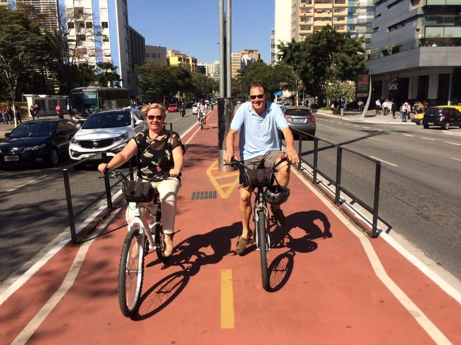 São Paulo: Downtown Historical Bike Tour - Vale do Anhangabaú and the historic center