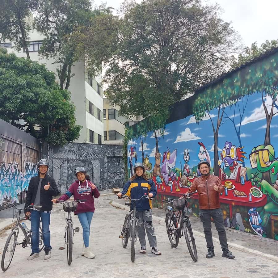 São Paulo: Street Art Bike Tour - Starting at Portinha 183 Café in Vila Mariana