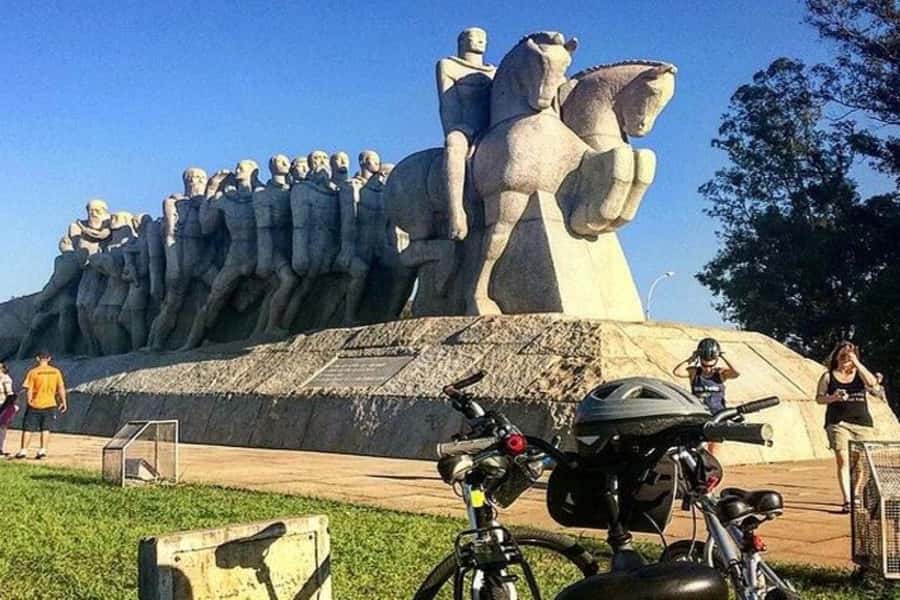 Sao Paulo: The Coolest Urban Scenes Bike Tour - Faria Lima Avenue and the modern city