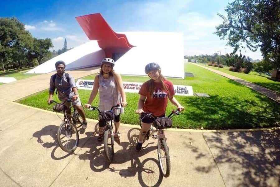 Sao Paulo: The Coolest Urban Scenes Bike Tour - Guides who add personality to the route