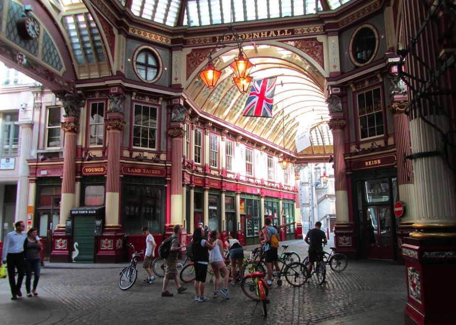 Secret London Tour by Bike - Meeting at Waterloo and getting ready to ride