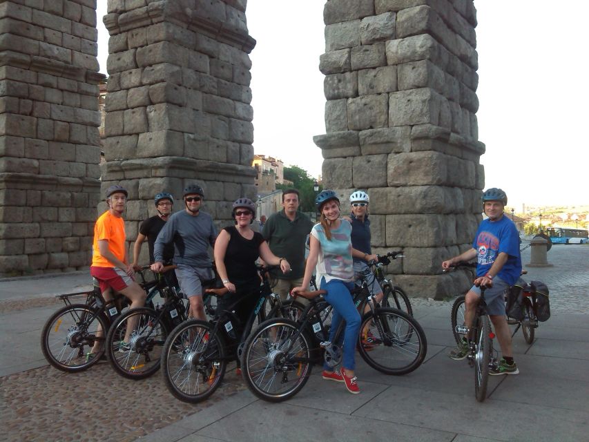 Segovia: guided route on an electric bicycle (ebike) - Starting beneath the Aqueduct